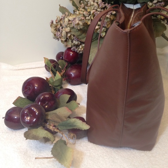 NEW BCBG Paris Tote Bag Designer Purse Vegan Leather Detailed Stitching Large - Picture 4 of 8